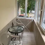 De Luxe Burgas, Center