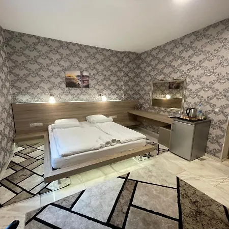 De Luxe Burgas, Center Burgas
