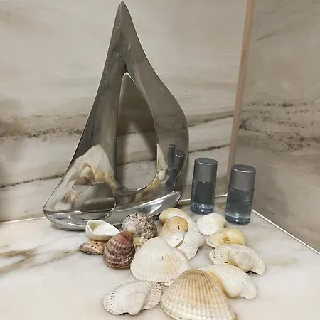 De Luxe Burgas, Center منزل للإقامة *