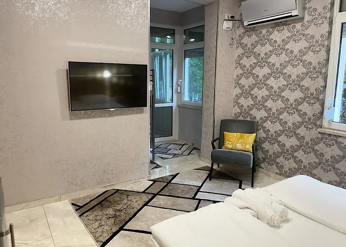 De Luxe Burgas, Center Burgaz